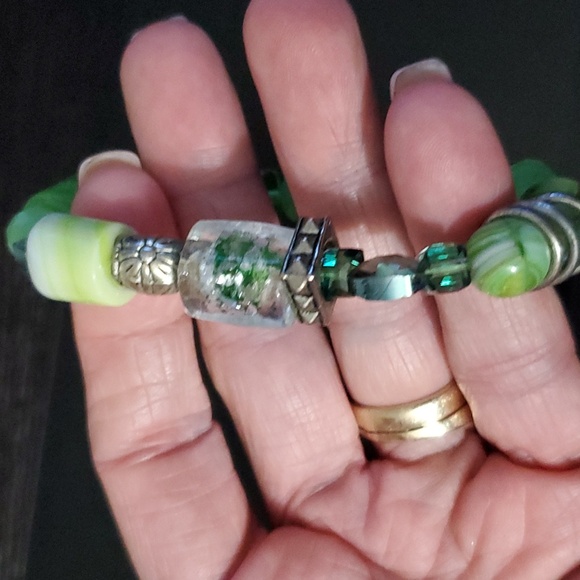 Vintage Beaded Bracelt - Picture 2 of 3